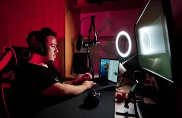 优直播以篮球直播为核心，带来高效便捷的体验。 - 优直播